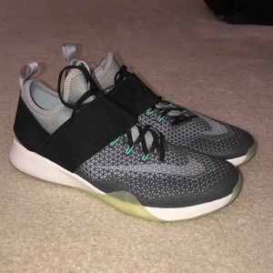 Women’s Nike Zoom basketball shoes size 10